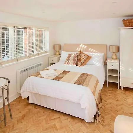 Charming Studio Suite Minimum 2 Night Stay Southwick  Exterior photo