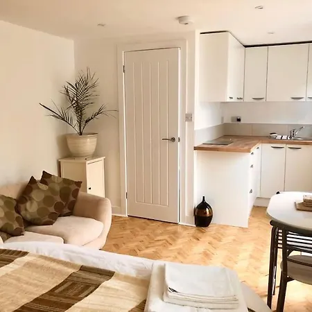 Charming Studio Suite Minimum 2 Night Stay Southwick  Exterior photo