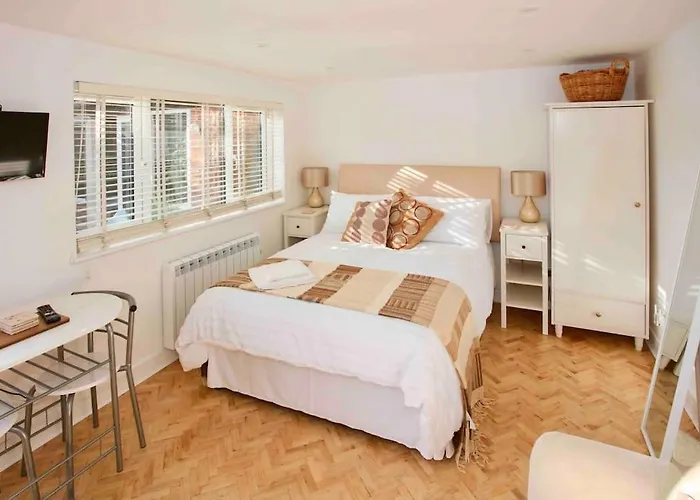 Charming Studio Suite Minimum 2 Night Stay