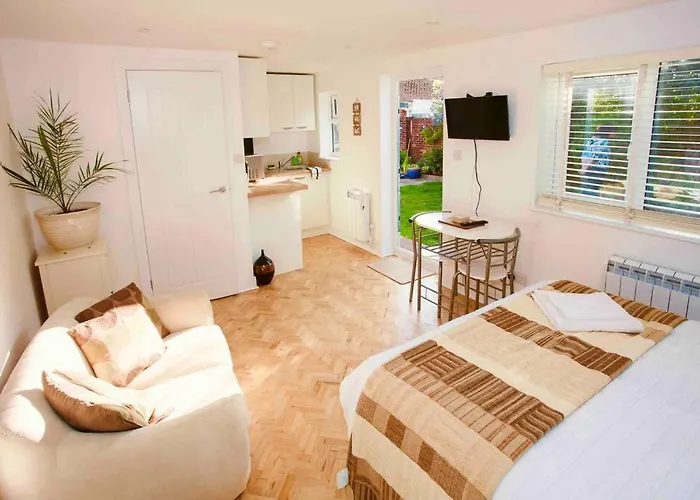 Charming Studio Suite Minimum 2 Night Stay